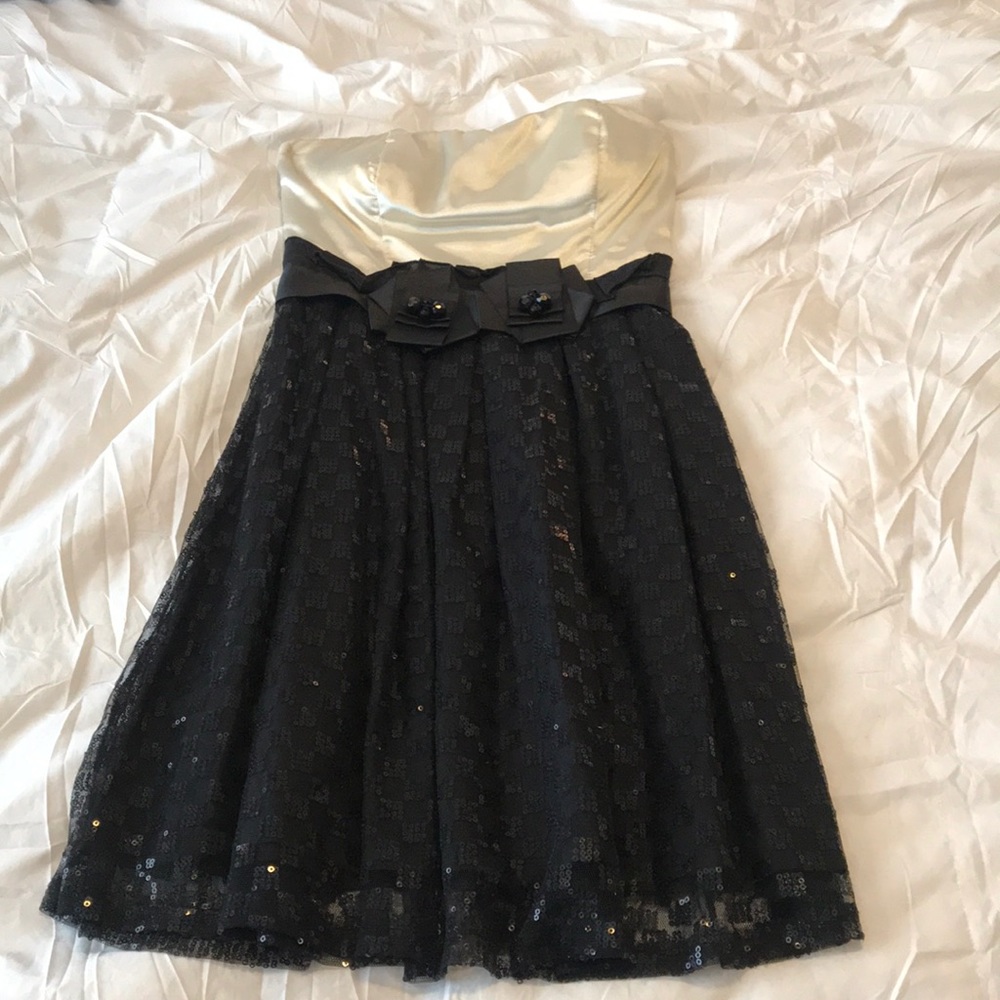 Black and white strapless dress